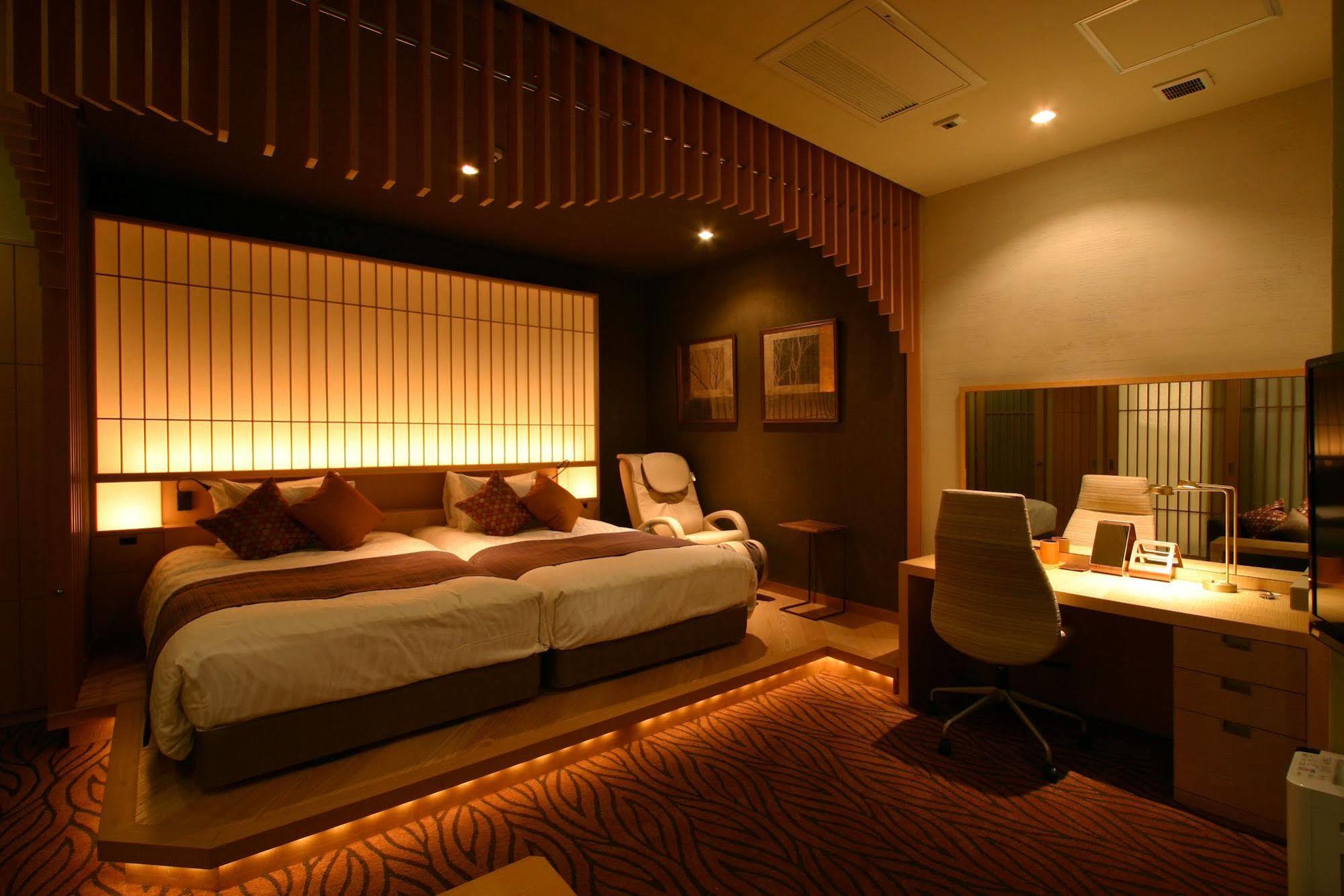 Hotel Coco Grand Takasaki Buitenkant foto