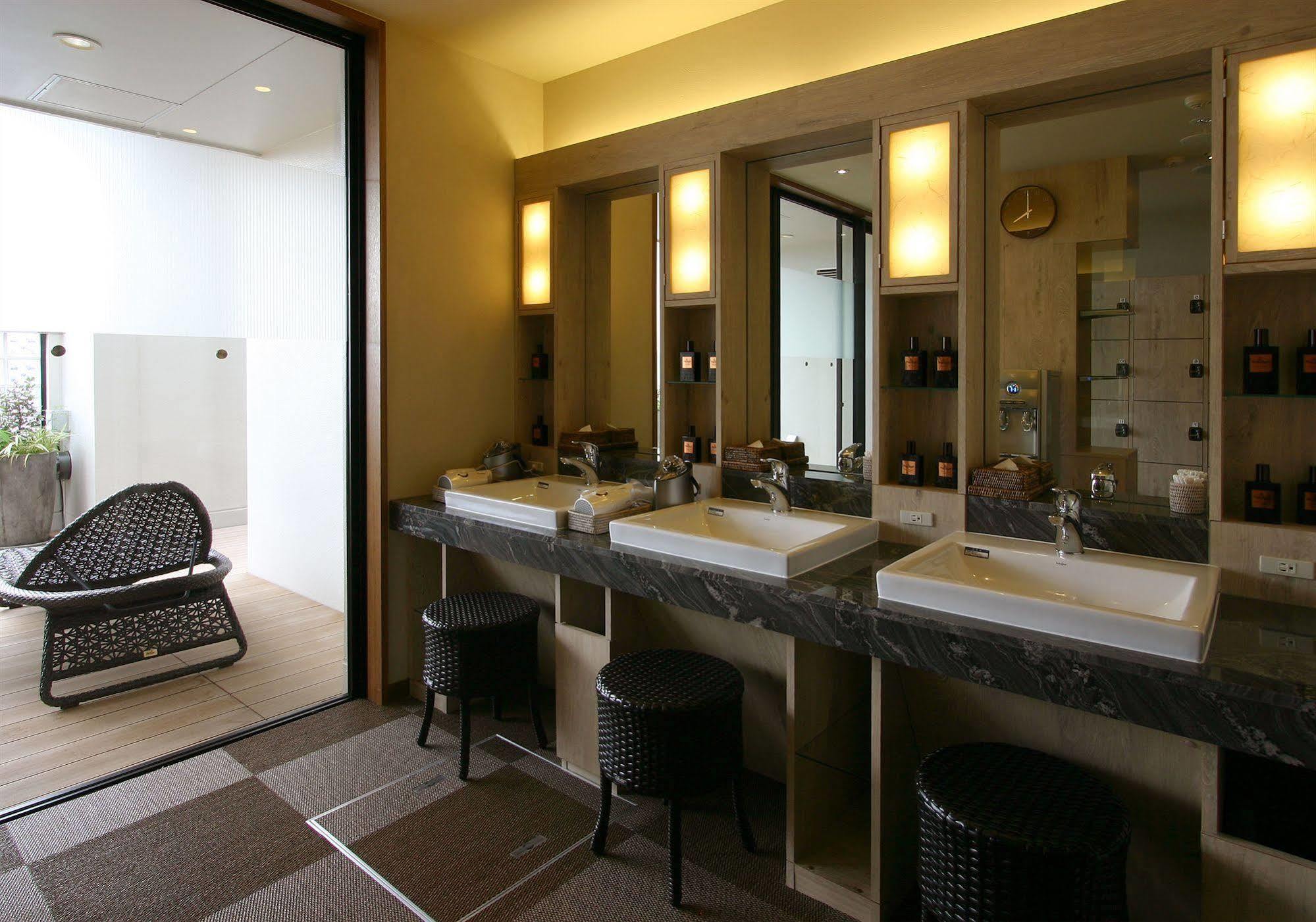 Hotel Coco Grand Takasaki Buitenkant foto